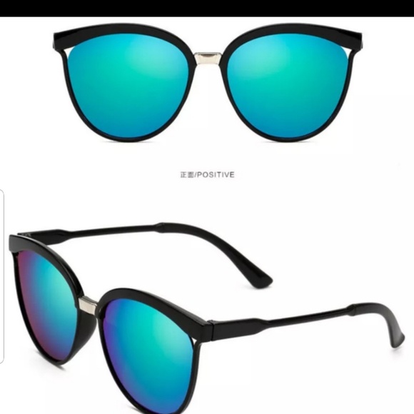 Accessories - Designer Vintage Green Mirror Flat Lens Sunglasses